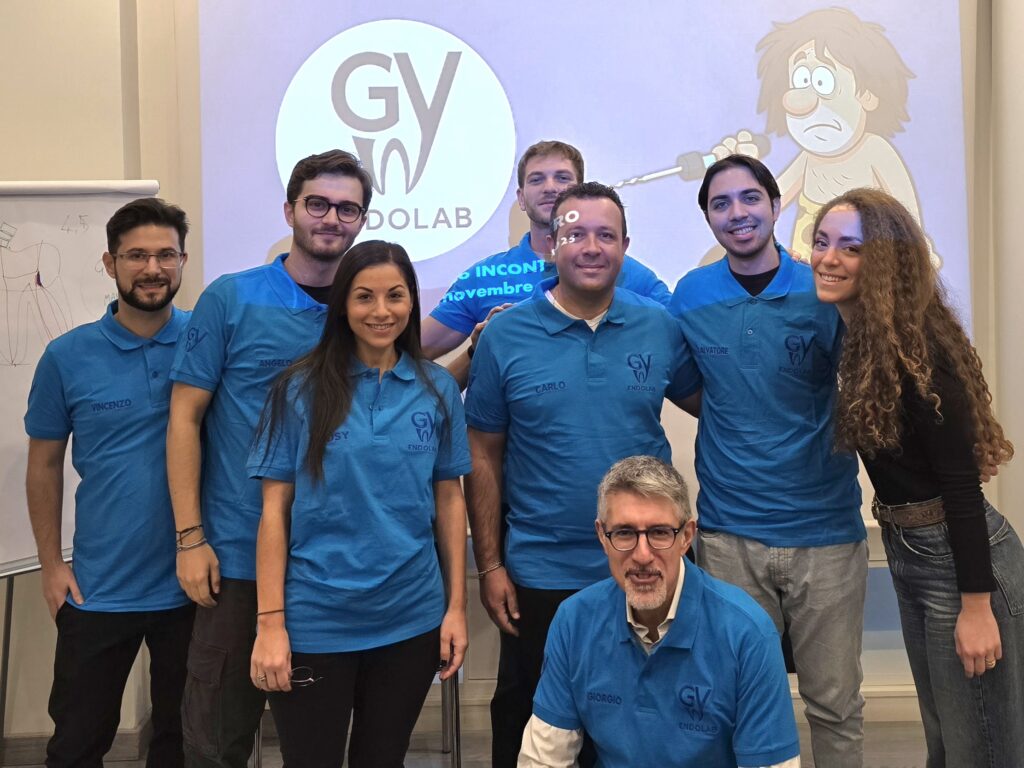 Il gruppo dei corsisti GV EndoLab con il docente, nello Studio Odontoiatrico Vittoria